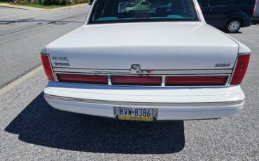 Lincoln-town-car-executive-1995-white-4