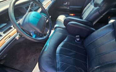 Lincoln-town-car-executive-1995-white-6