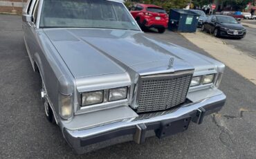 Lincoln-town-car-signature-1986-silver-10