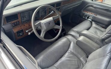 Lincoln-town-car-signature-1986-silver-14