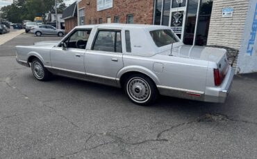 Lincoln-town-car-signature-1986-silver-5