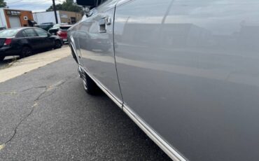 Lincoln-town-car-signature-1986-silver-9