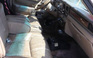 Lincoln-town-car-signature-1988-4