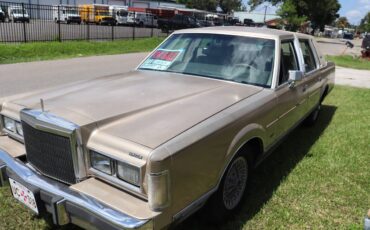 Lincoln-town-car-signature-1988-5