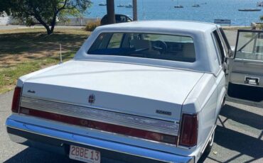 Lincoln-town-car-signature-1989-white-10