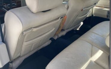 Lincoln-town-car-signature-1989-white-14