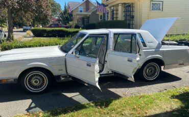 Lincoln-town-car-signature-1989-white-2