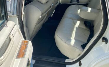 Lincoln-town-car-signature-1989-white-3