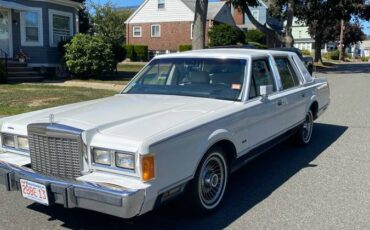 Lincoln-town-car-signature-1989-white