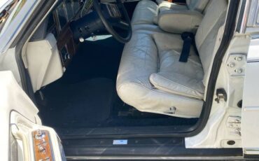 Lincoln-town-car-signature-1989-white-5