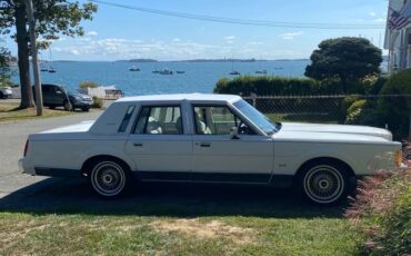 Lincoln-town-car-signature-1989-white-6