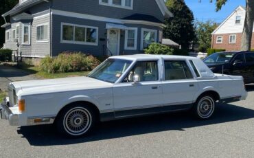 Lincoln-town-car-signature-1989-white-8