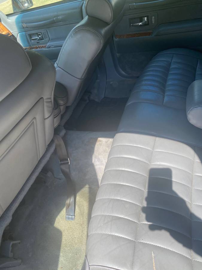 Lincoln-town-car-signature-1993-white-2