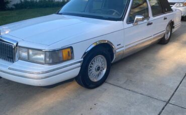 Lincoln-town-car-signature-1993-white