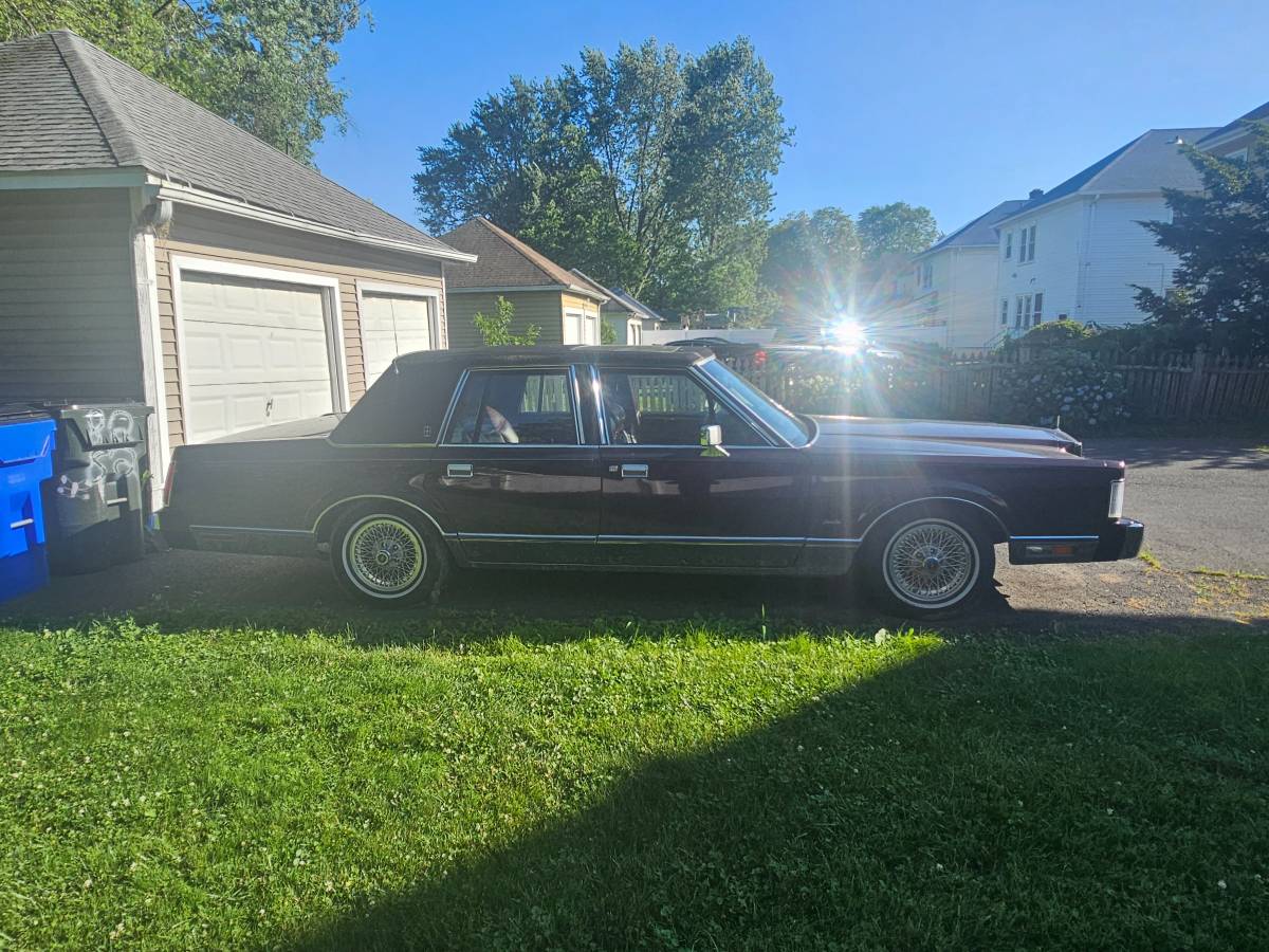 Lincoln-town-car-signature-limited-1988-custom-4