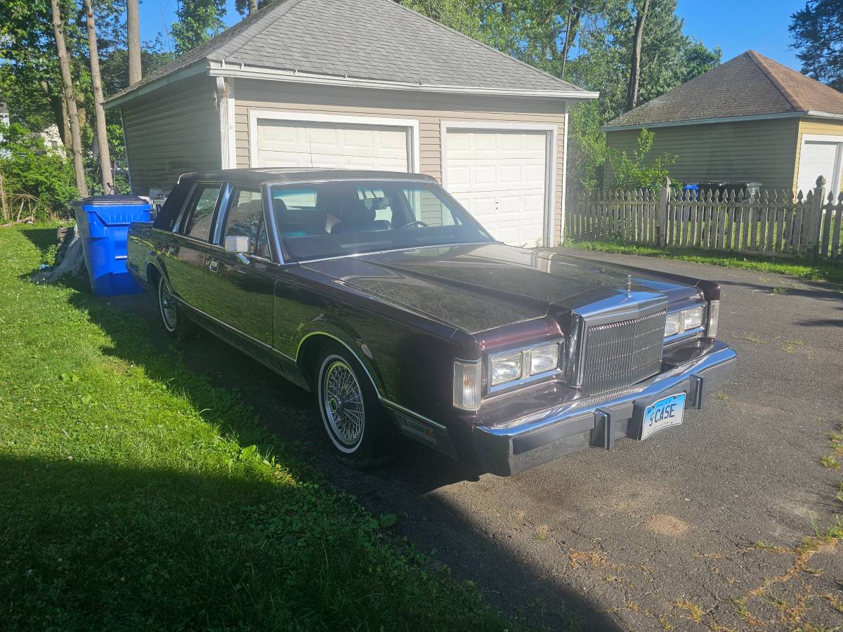 Lincoln-town-car-signature-limited-1988-custom-5