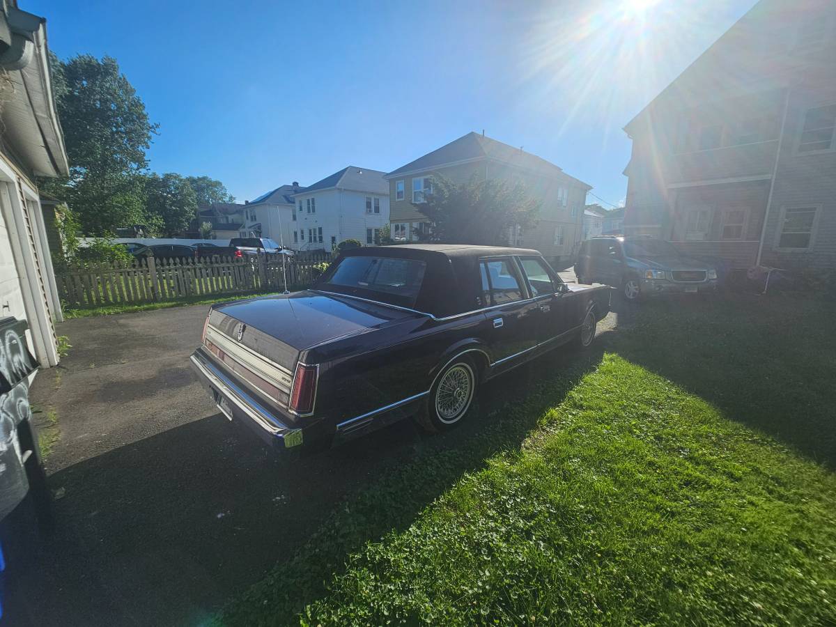 Lincoln-town-car-signature-limited-1988-custom-7