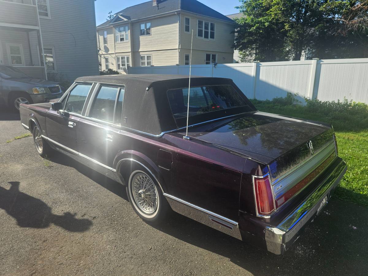 Lincoln-town-car-signature-limited-1988-custom-9