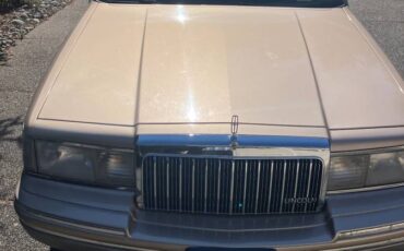 Lincoln-town-car-signature-tournament-edition-1993-10