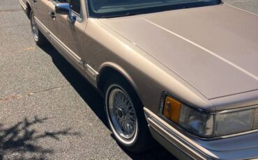 Lincoln-town-car-signature-tournament-edition-1993-11