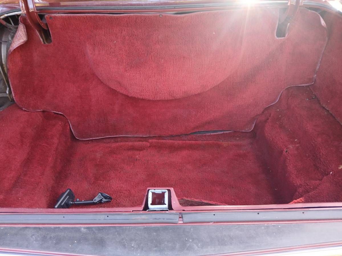 Lincoln-town-coupe-1975-custom-11