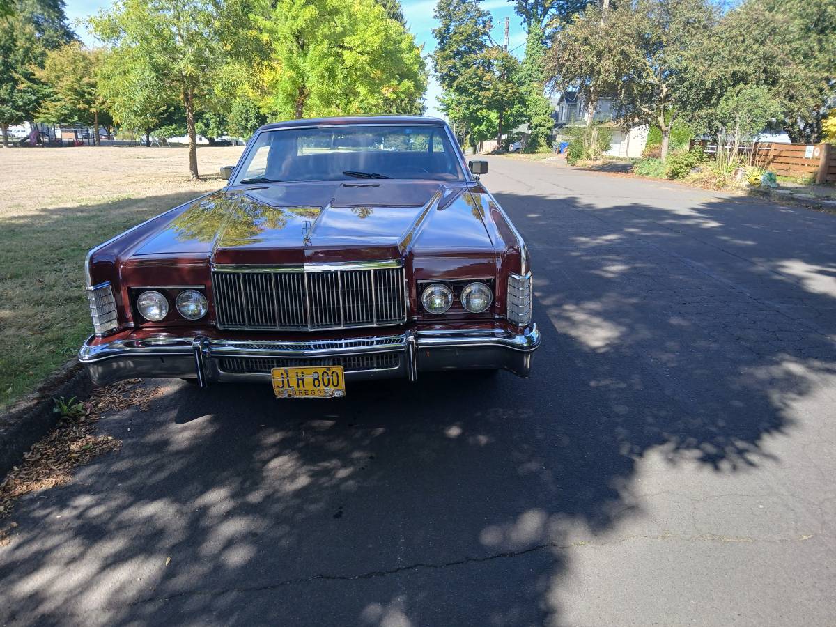 Lincoln-town-coupe-1975-custom-12