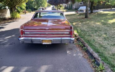 Lincoln-town-coupe-1975-custom-13
