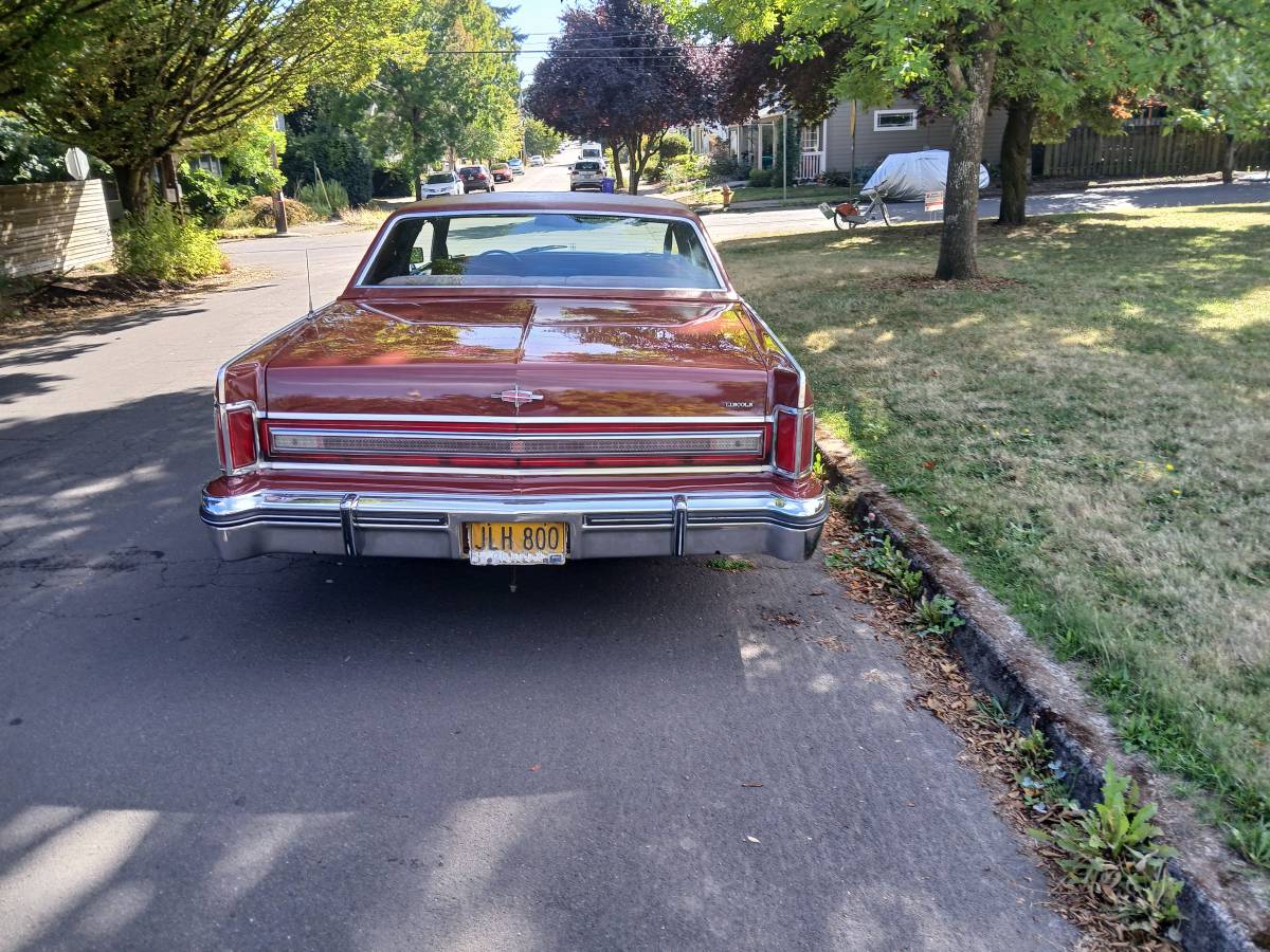 Lincoln-town-coupe-1975-custom-13