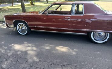 Lincoln-town-coupe-1975-custom-4
