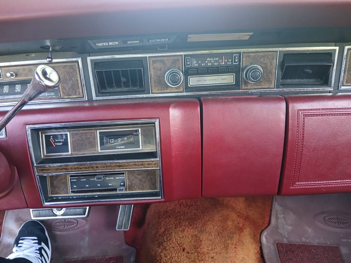 Lincoln-town-coupe-1975-custom-5