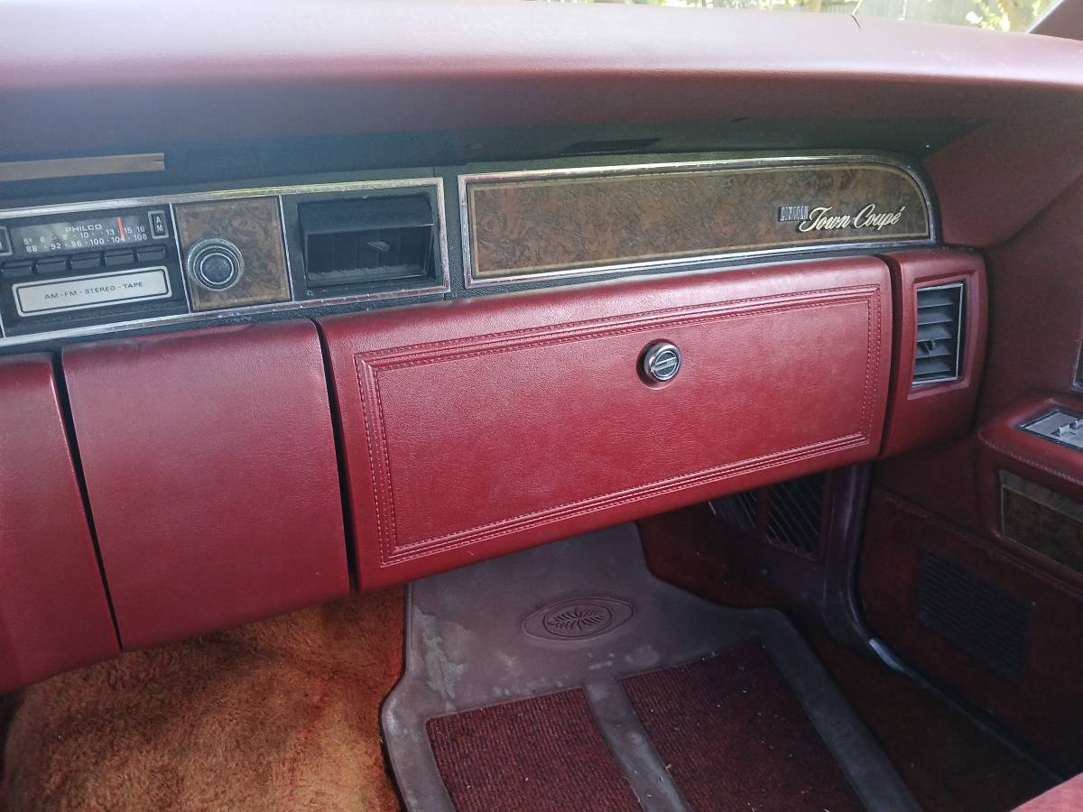 Lincoln-town-coupe-1975-custom-6