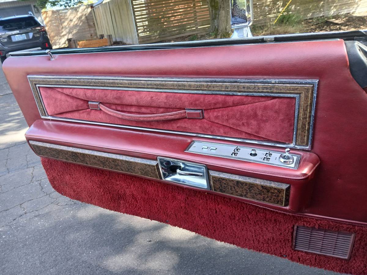 Lincoln-town-coupe-1975-custom-7