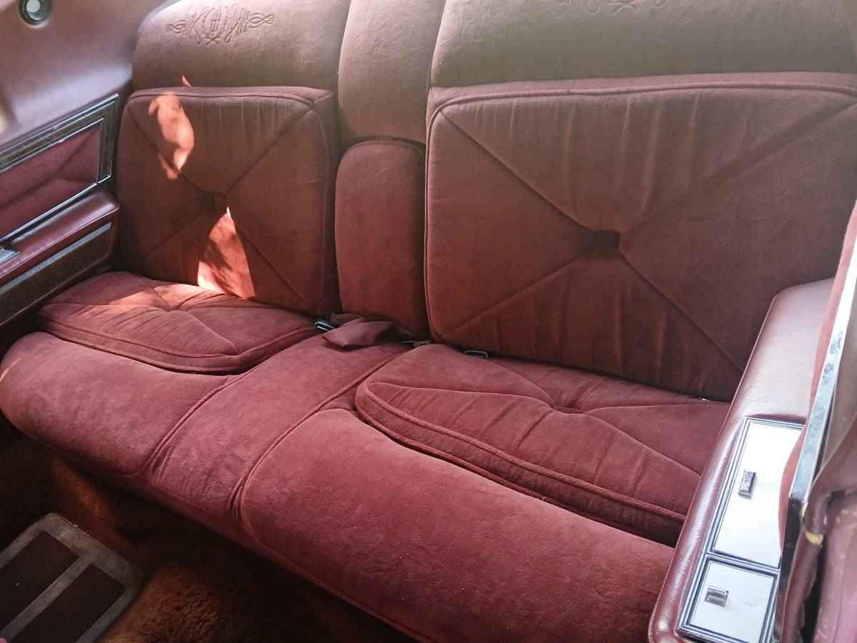 Lincoln-town-coupe-1975-custom-8