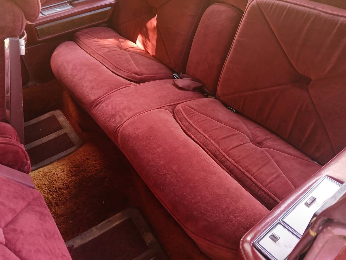 Lincoln-town-coupe-1975-custom-9