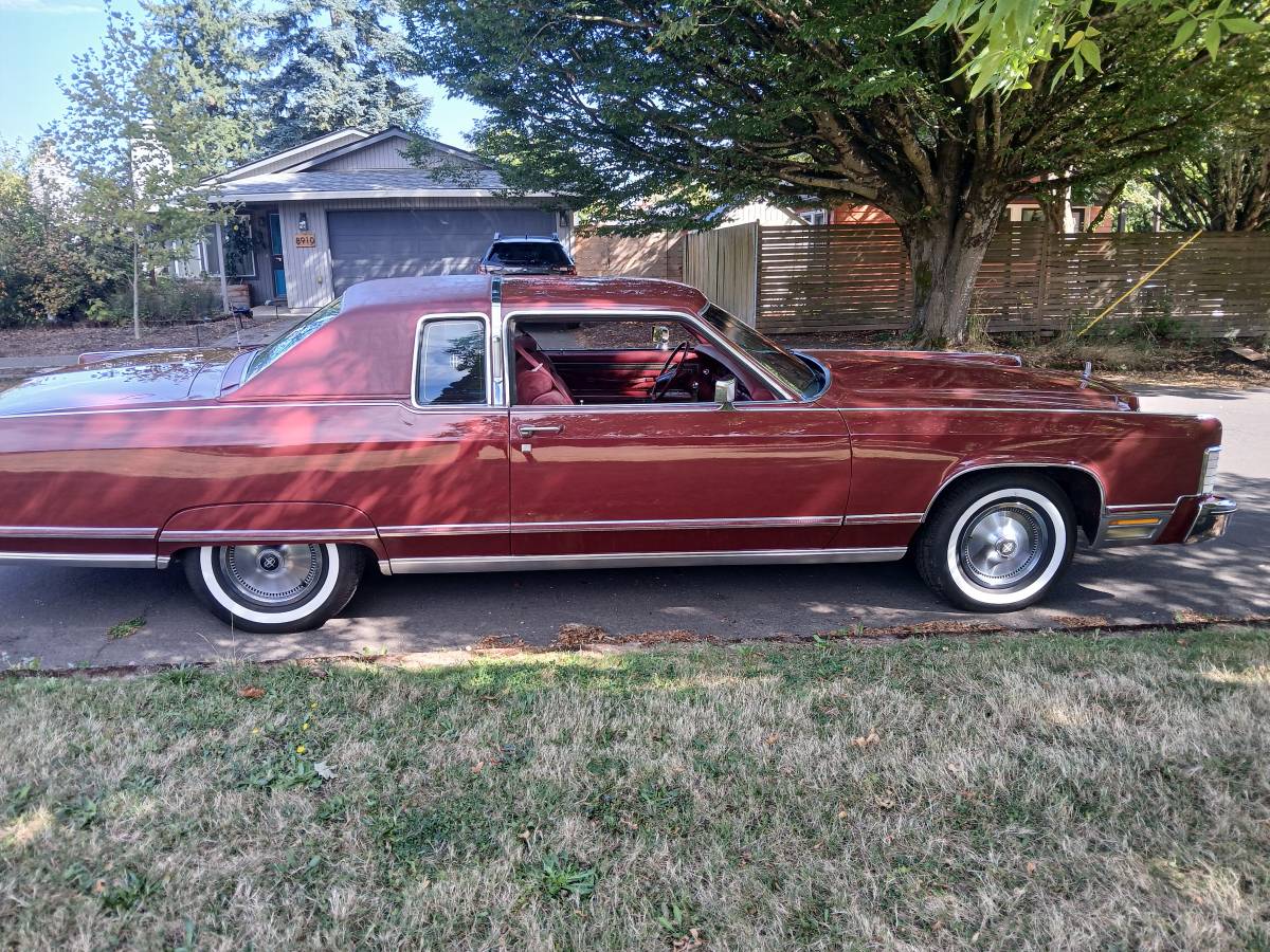 Lincoln-town-coupe-1975-custom