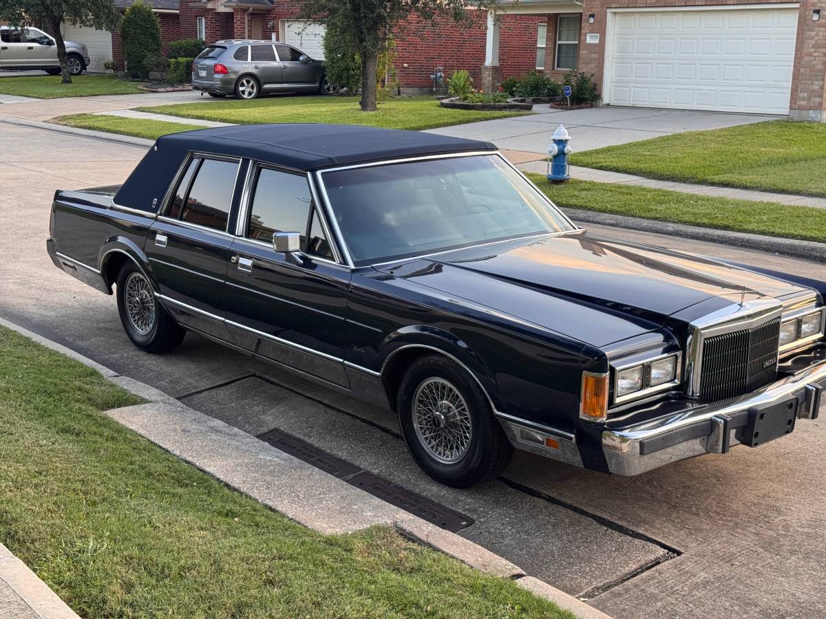 Lincoln-towncar-signature-series-1989-blue-13