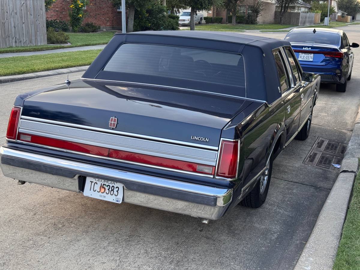 Lincoln-towncar-signature-series-1989-blue-3