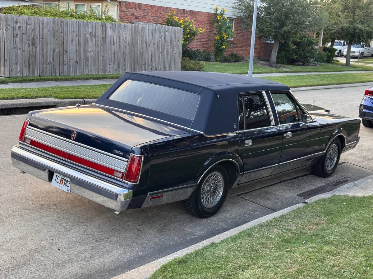 Lincoln-towncar-signature-series-1989-blue-4