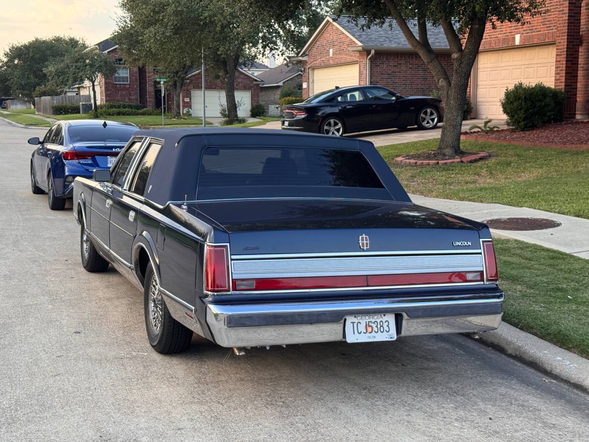 Lincoln-towncar-signature-series-1989-blue-6
