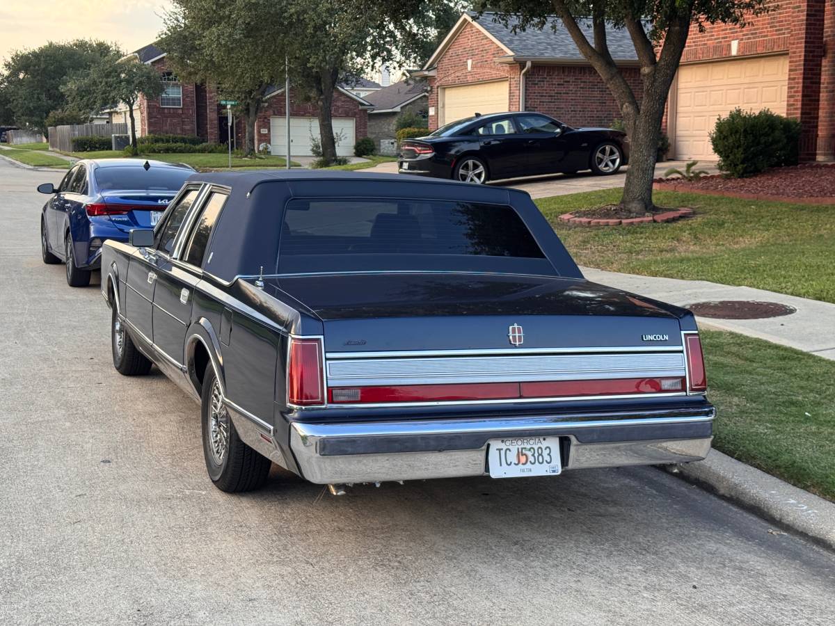 Lincoln-towncar-signature-series-1989-blue-7