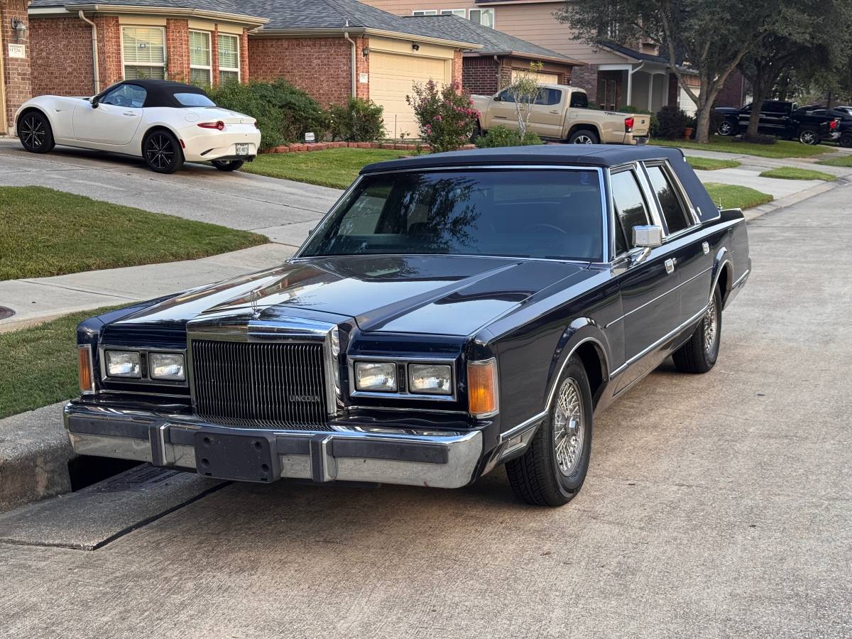 Lincoln-towncar-signature-series-1989-blue-8