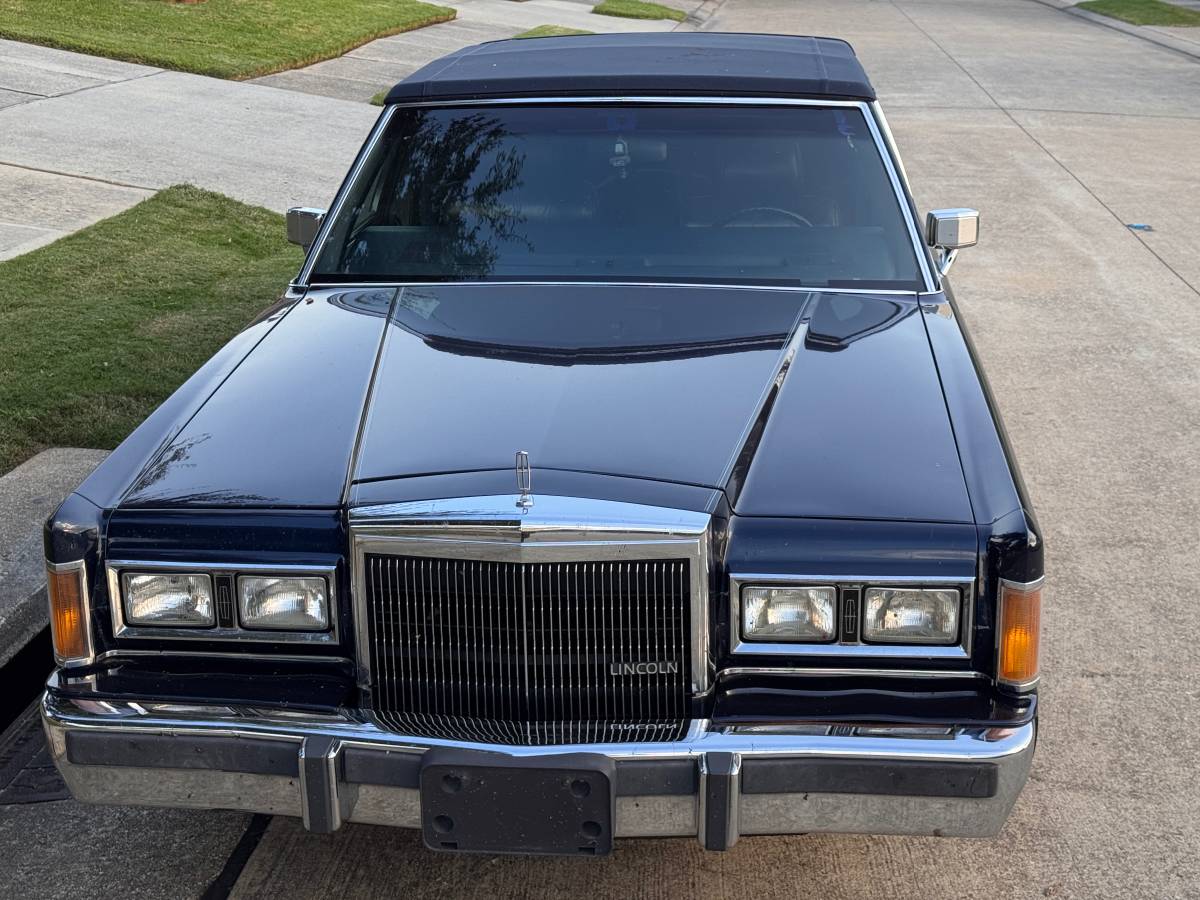 Lincoln-towncar-signature-series-1989-blue-9
