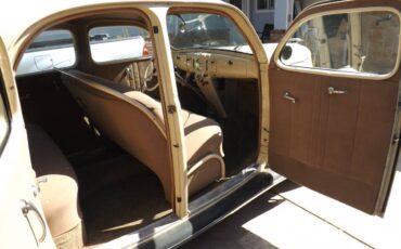 Lincoln-zephyr-1937-yellow-10