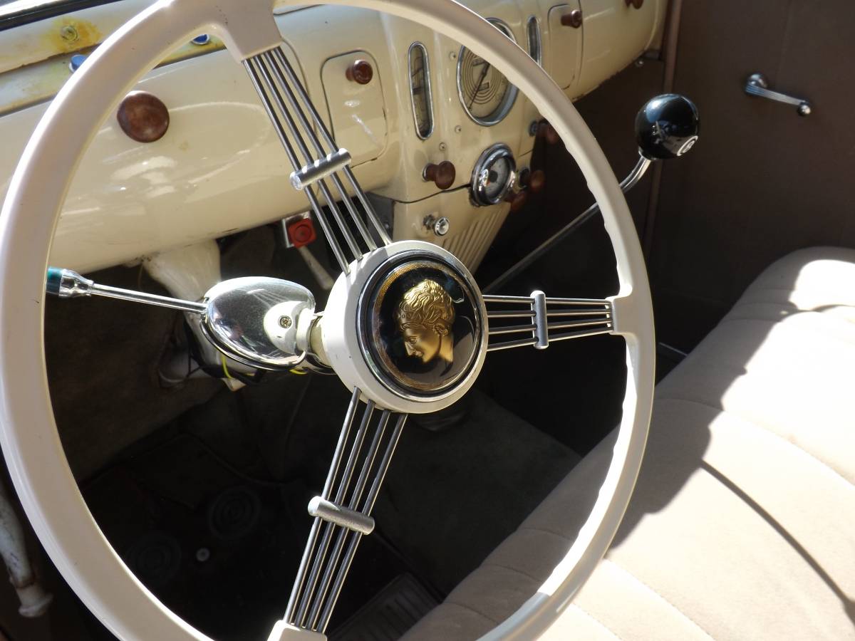 Lincoln-zephyr-1937-yellow-11