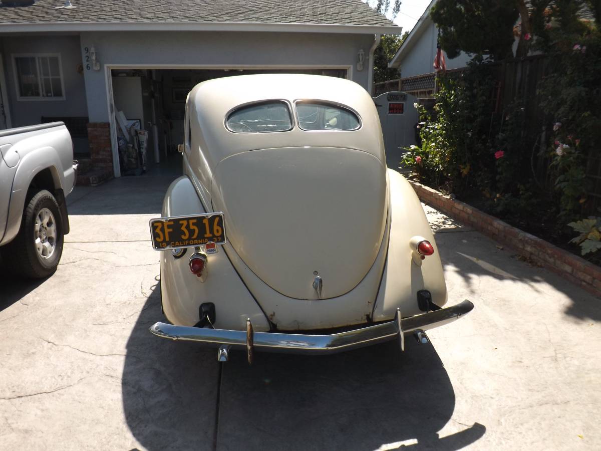 Lincoln-zephyr-1937-yellow-16
