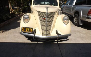 Lincoln-zephyr-1937-yellow-5