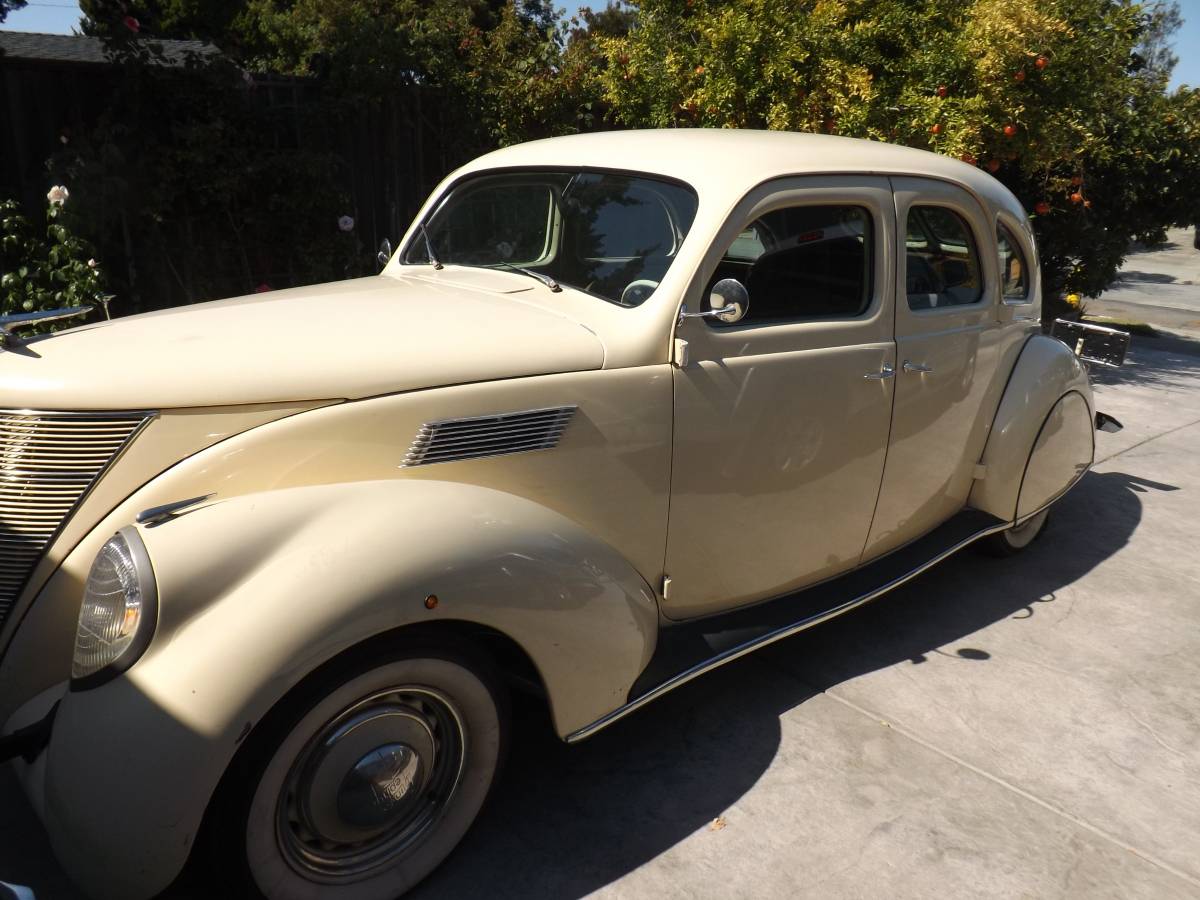 Lincoln-zephyr-1937-yellow