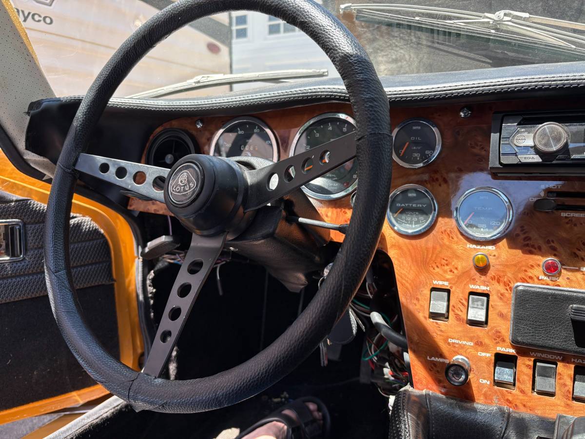 Lotus-elan-2s-1971-custom-9