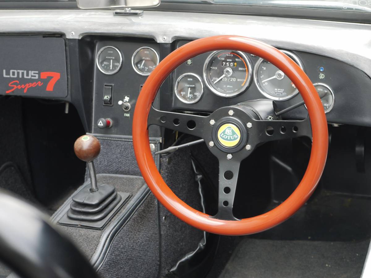 Lotus-super-7-caterham-1979-green-11