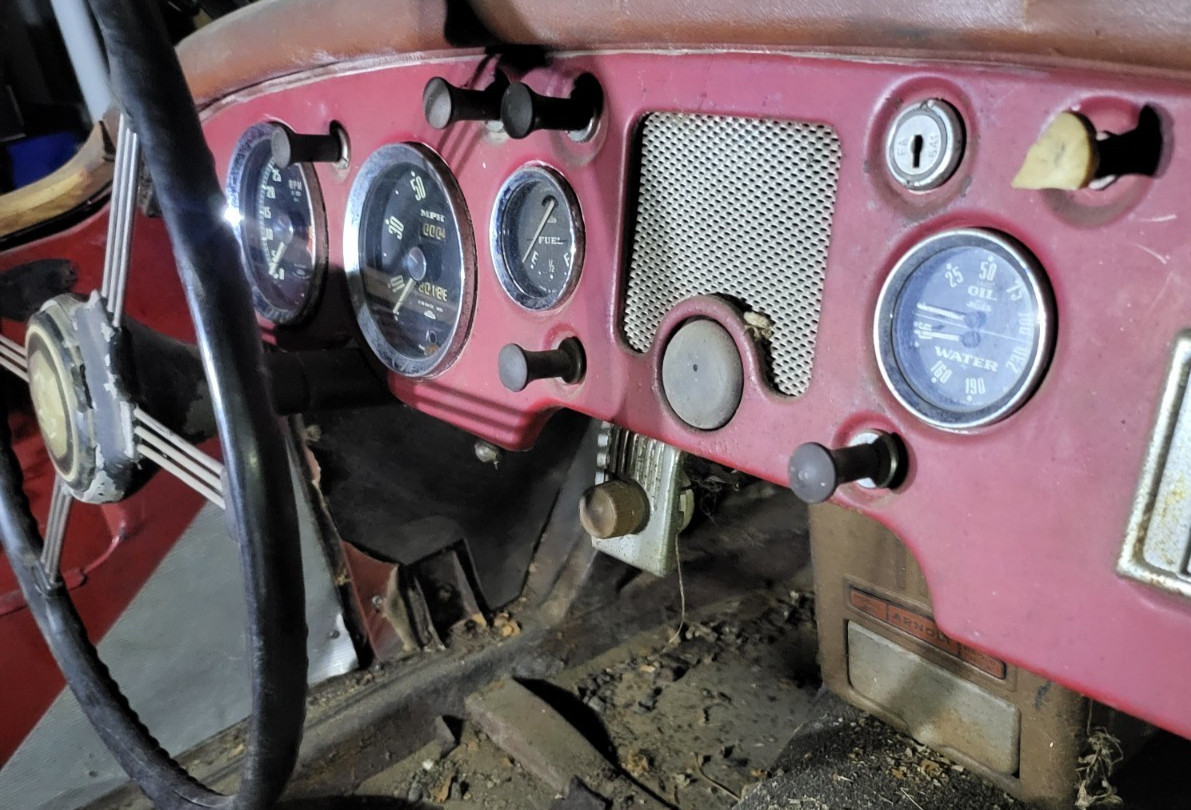 MG-MGA-1956-Convertible-11